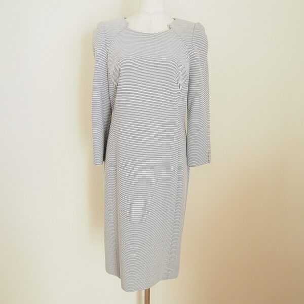 肌に寄り添うような優しいデザイン｜お買取したピエールカルダンのボーダーワンピース