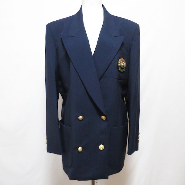 【BURBERRYのジャケットをお買取】紺と金ボタンが上品なダブルジャケット