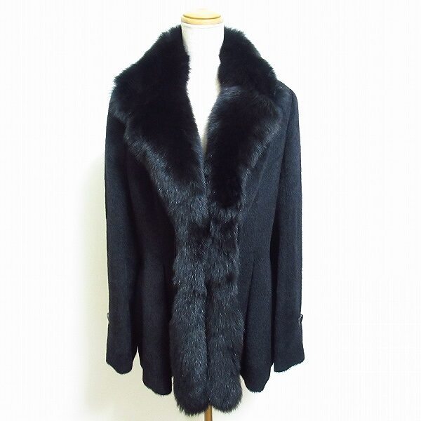 銀座マギーのコートを宅配買取しました｜黒×フォックスファーに魅了されます