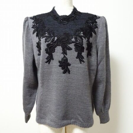 ソワレドヒロミのセーターを買取しました！ハンドメイドの柔らかさが特徴です