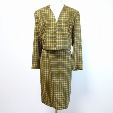 豪華なのにどこか落ち着く ユキトリイのスカートスーツを買取しました