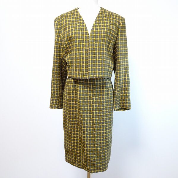 豪華なのにどこか落ち着く ユキトリイのスカートスーツを買取しました