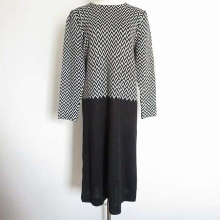 斉藤都世子のモノトーンワンピを買取させて頂きました