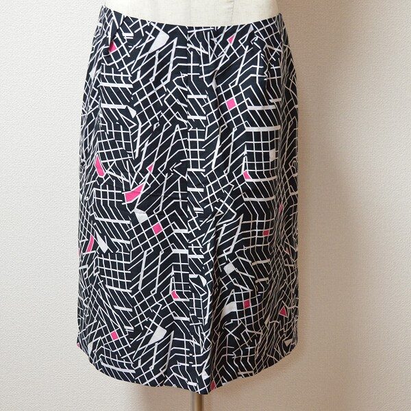 幾何学模様に釘付けなマダムジョコンダの台形スカートを買取しました