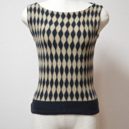 知的な柄に引き込まれる シビラのセーターを買取しました