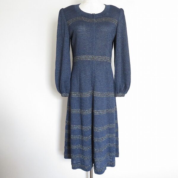 斉藤都世子の紺色ワンピを美品状態で買取させて頂きました。