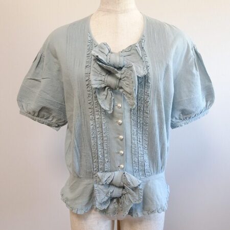 シックなブルーとリボンの相性がグッド インゲボルグのブラウスを買取しました