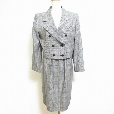 イヴ・サンローランのビンテージスカートスーツを買取させて頂きました