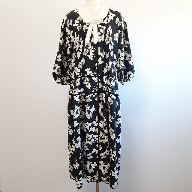 ピンクハウスのワンピースを出張買取｜黒に贅沢すぎるリボン柄がアクセント