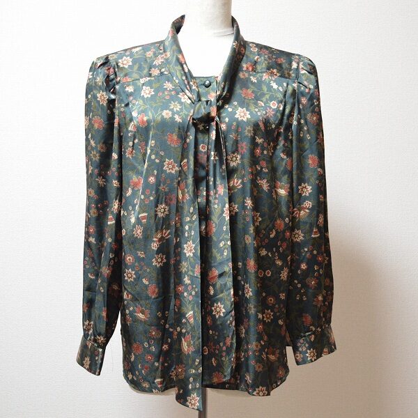 レリアンの花柄ボウタイブラウスを買取させて頂きました