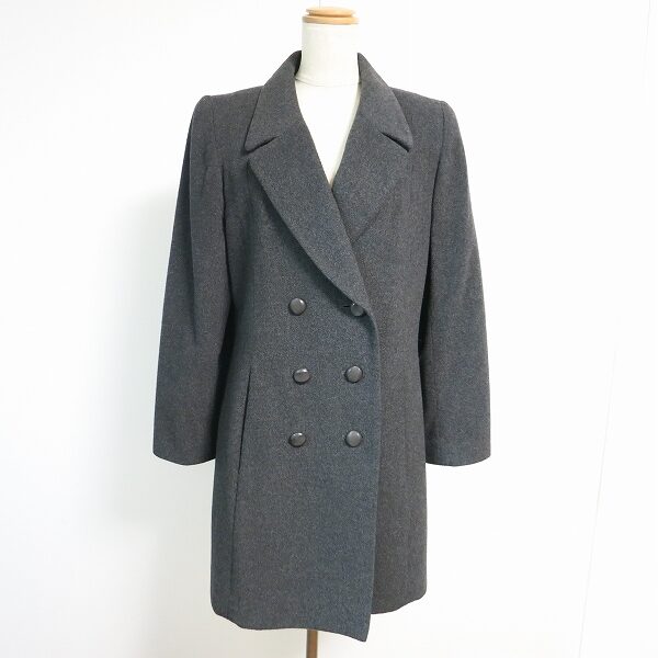 吸いつくようなタイトデザイン|レリアンのコートを買取しました