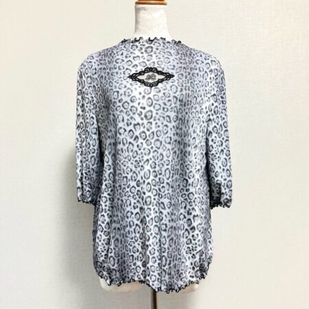 伊太利屋のグレーベースのヒョウ柄カットソーを買取させて頂きました