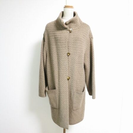 買取したギンザマギーのコートです！ニット素材なのにしっとりが叶う美品