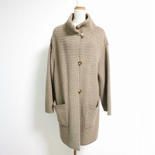 買取したギンザマギーのコートです！ニット素材なのにしっとりが叶う美品
