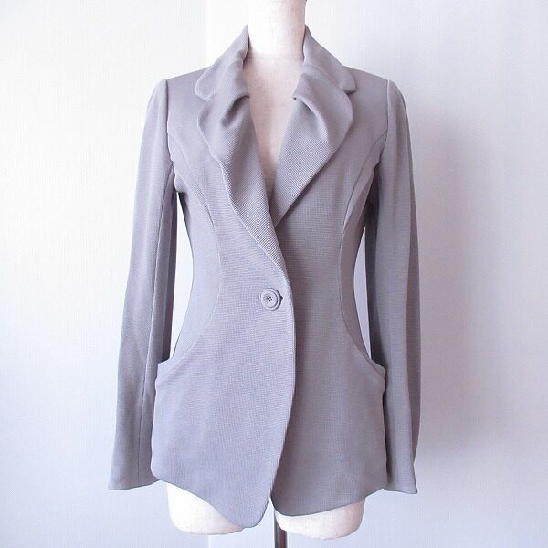 綺麗に決まる ヒロココシノのジャケットを買取しました