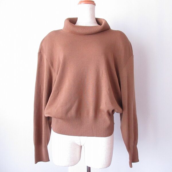 レリアンのラテカラーなオフタートルニットを買取させて頂きました