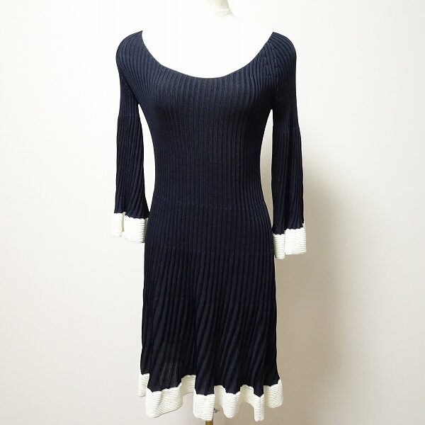 胸元の開き具合が丁度いい 銀座マギーのワンピースを買取しました