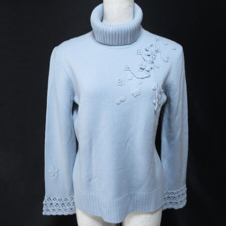 やんわりしたブルーがいいレリアンのニットを買取しました