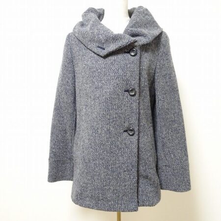 安定感とおしゃれさを与えられる キャラオクルスのコートを買取しました