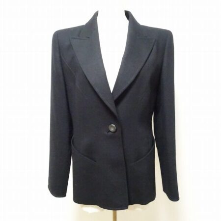 秀美な女性になれる 銀座マギーのジャケットを買取しました