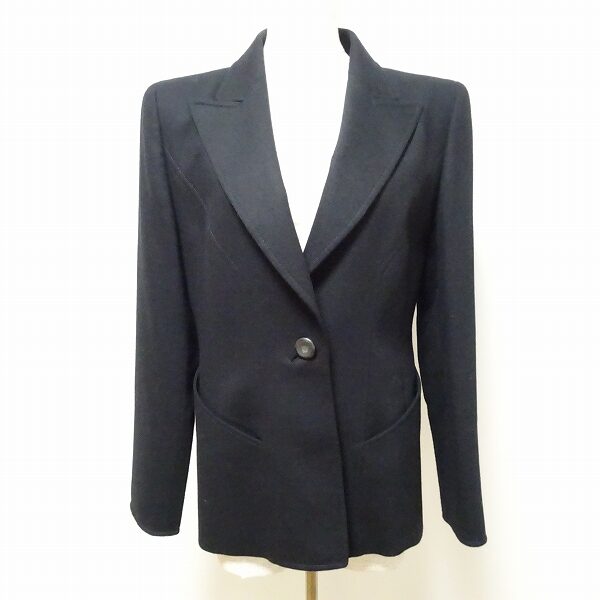 秀美な女性になれる 銀座マギーのジャケットを買取しました