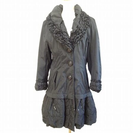 伊太利屋のコートを買取しました！細かなフリルが輝く