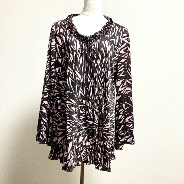 奇抜な柄が大胆でおしゃれ レリアンのカットソーを買取しました