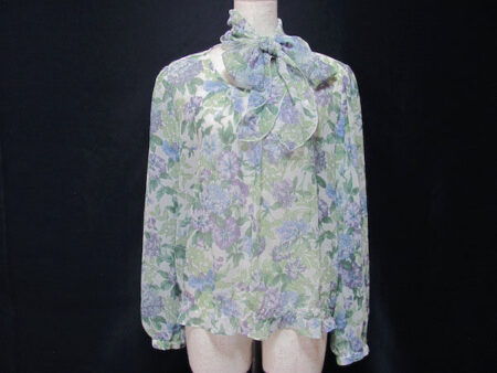 レリアンのブラウスを買取しました！緑と紫のお花が緩くて可愛い
