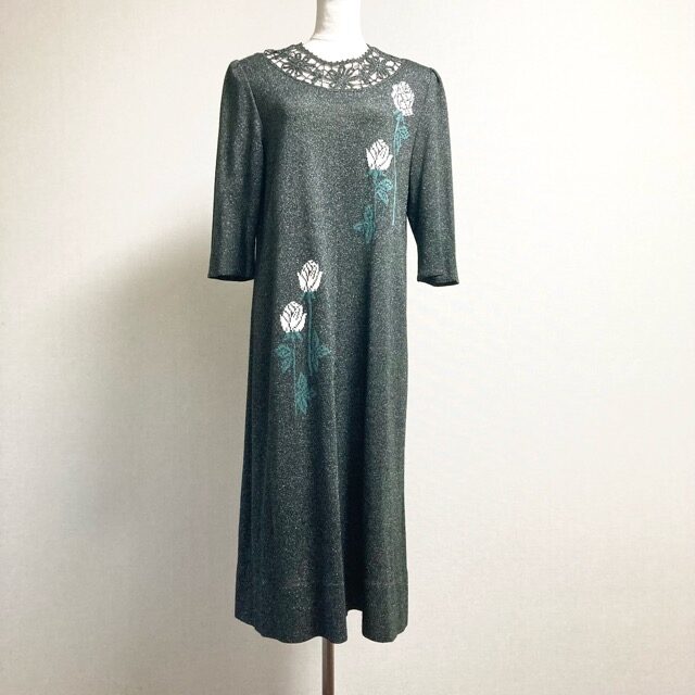 斉藤都世子のワンピースを買取しました！ラメ×バラでしっとりゴージャス