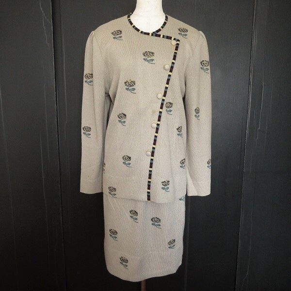 出張買取したコンパクトな花柄が可愛い斉藤都世子のセットアップ