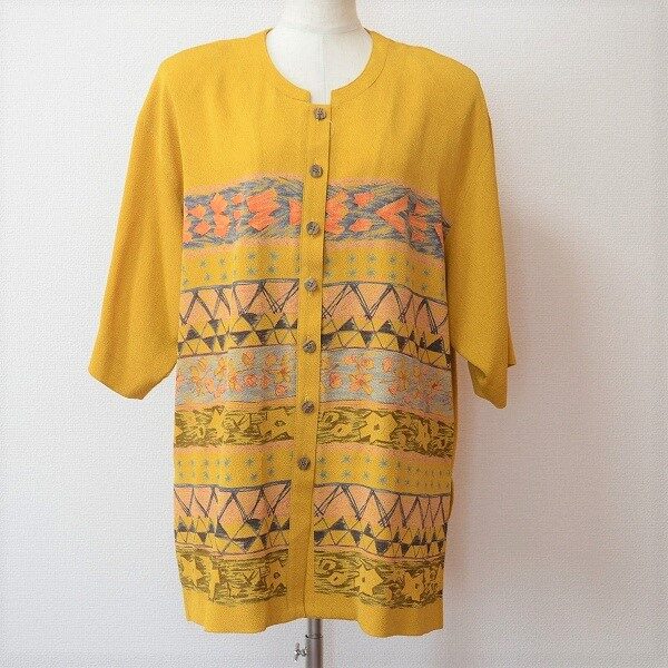 三年坂 カーディガンを買取しました！アクティブな柄で楽しめる