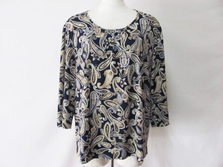 謎めきつつ品の出るペイズリーが素敵なレリアンのカットソーを買取しました