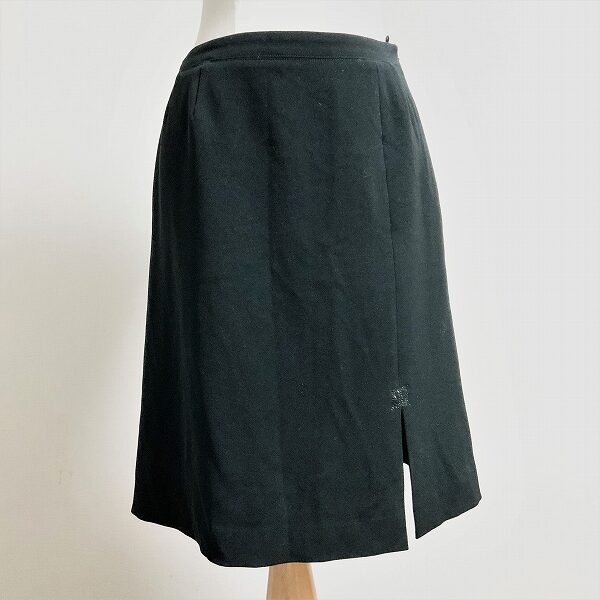 伊太利屋のブラックのラインスカートを買取させて頂きました