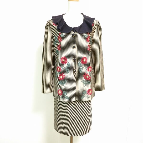 華やかな襟が目立つ 斉藤都世子のセットアップを買取しました