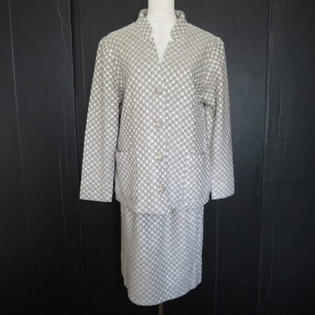 宅配買取にてお買取！斉藤都世子のセットアップ｜グレーとラメで張り切り過ぎない上質さ