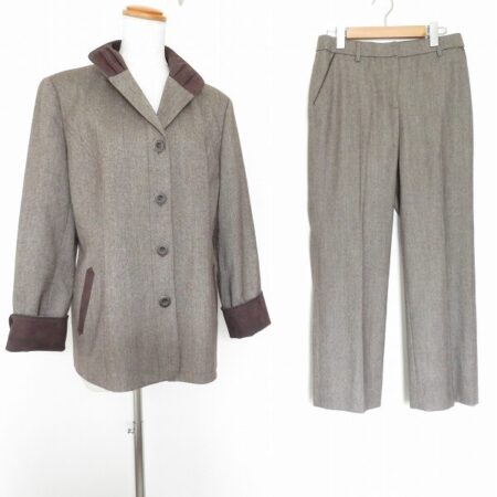 【レリアンのパンツスーツを買取しました】正装にもなるデザイン