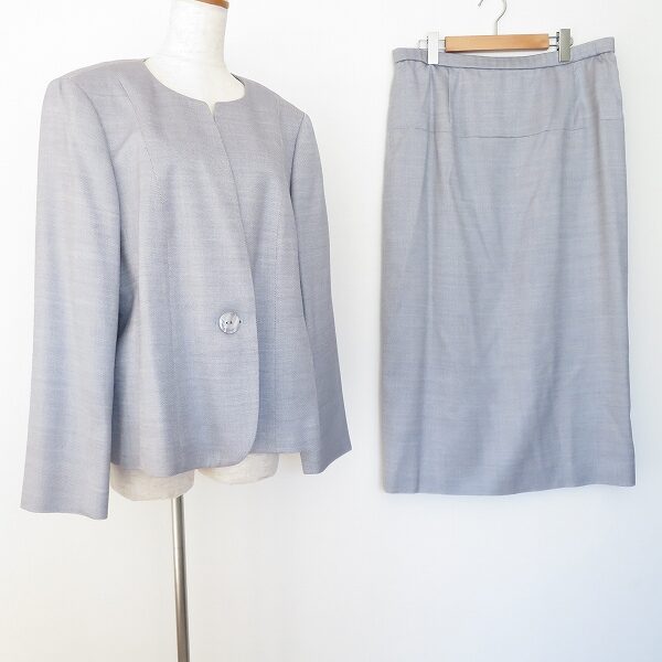 スッキリ明るく決められます ラピーヌルージュのスカートスーツをお買取