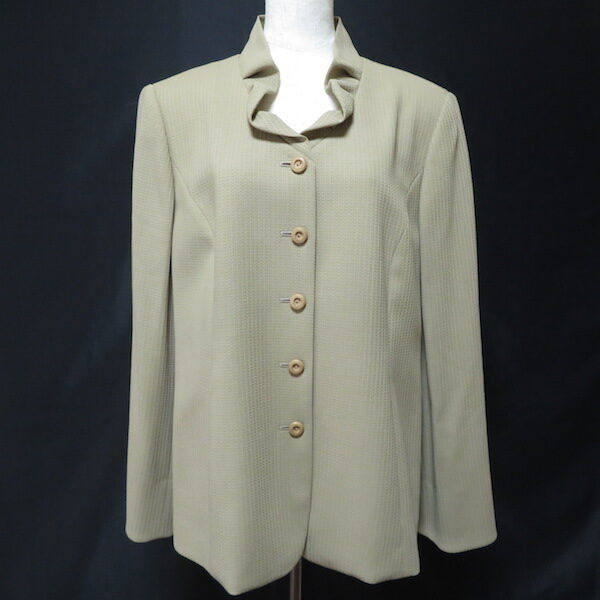 人気ブランド『レリアン』首のフリルが印象的なジャケットを買取しました