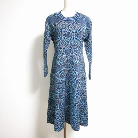 斉藤都世子のワンピースをお買取｜青とラメがしっとり輝く