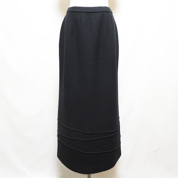 レリアンのスカートをお買取 スッと伸びるデザインに惹かれる