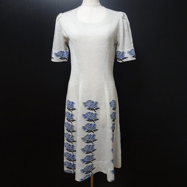 斉藤都世子のワンピースを買取しました！しっとりしたバラに惚れる