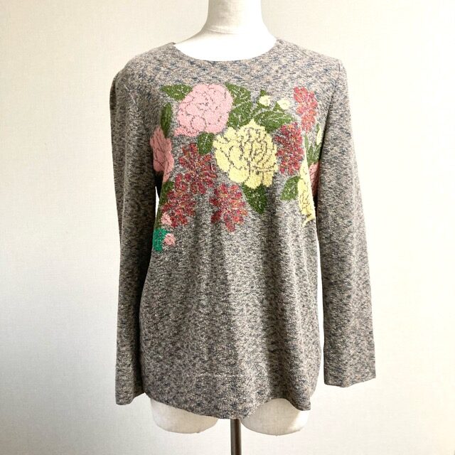 バラ柄がゴージャスな斉藤都世子のカットソーを出張買取