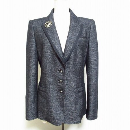 銀座マギーのジャケットを買取しました！ブローチ付きで煌びやかに