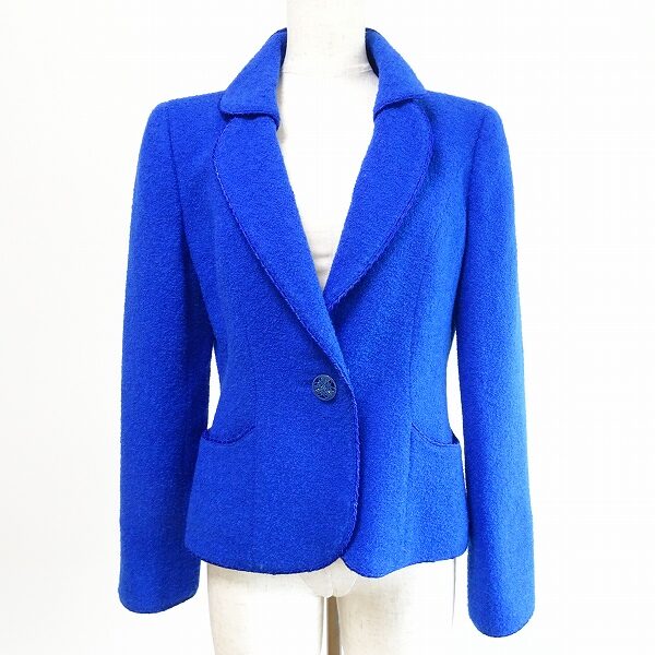 大人の青でインパクトを!銀座マギーのジャケットを買取しました