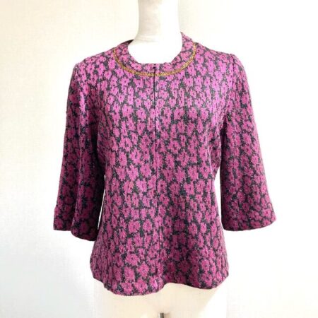 メリハリあるデザインと華がある雰囲気が素敵な斉藤都世子のニットを買取しました