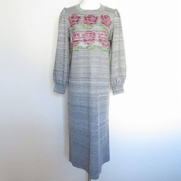 斉藤都世子のニットワンピースを買取しました!消えそうなバラモチーフに惚れる