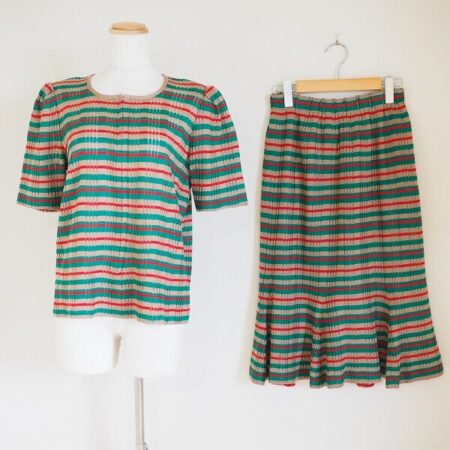 斉藤都世子のセットアップを買取しました！虹色配色が楽しい