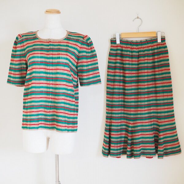 斉藤都世子のセットアップを買取しました!虹色配色が楽しい