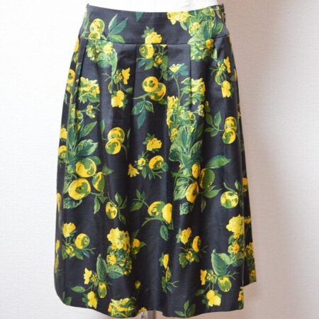 可愛く優雅なフルーツ柄｜銀座マギーのスカートを買取しました！