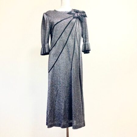 肩の花モチーフが豪華！斉藤都世子のワンピースを買取しました